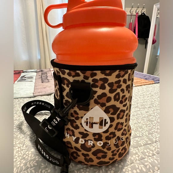 HydroJug with leopard sleeve Neon Coral 73 oz - Picture 2 of 3